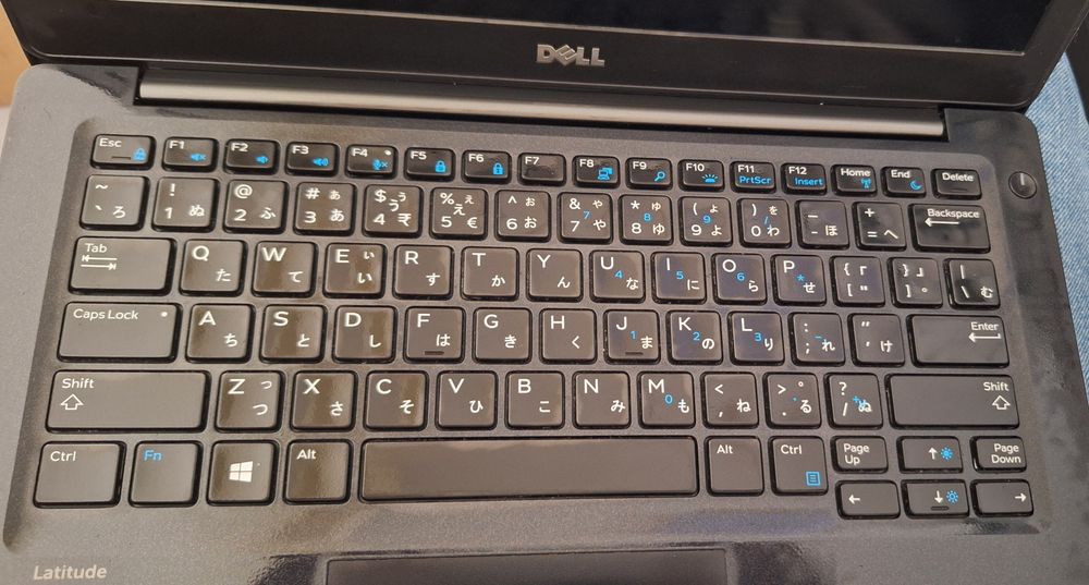 Лаптоп DELL 16 RAM, 256 NVME, WINDOWS 11 PRO