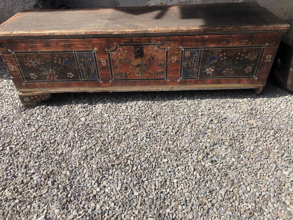 Vând ladă de zestre veche