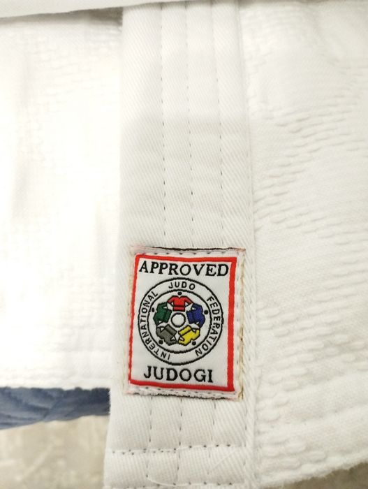 Кимано белый (дзюдо)