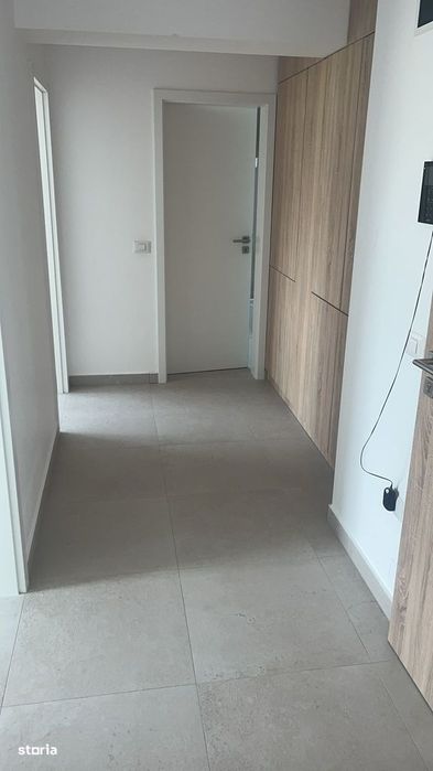 Lumina naturală pe tot parcursul zilei .