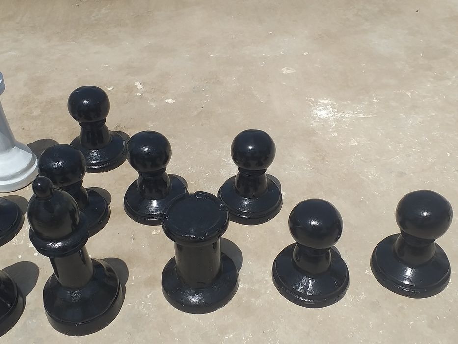 Shaxmat donalari 25sm dan 45 sm gacha bo‘lgan haykallar.