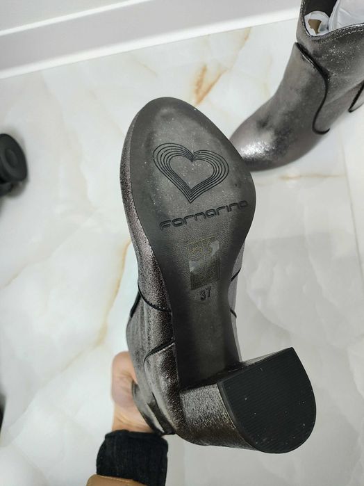 Блестящи сребристи боти