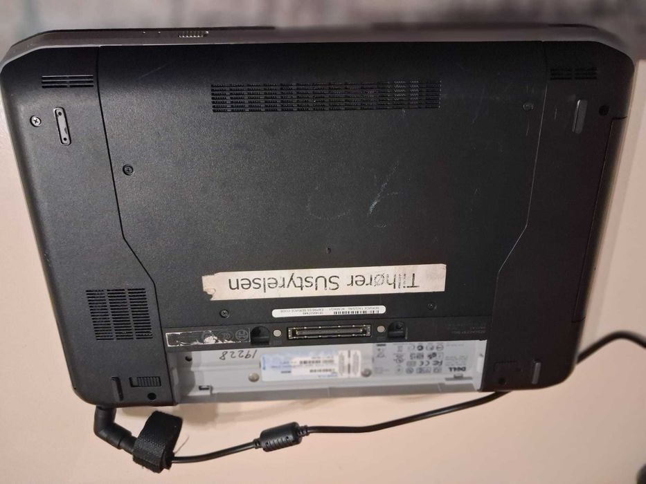 Laptop DeLL P16G
