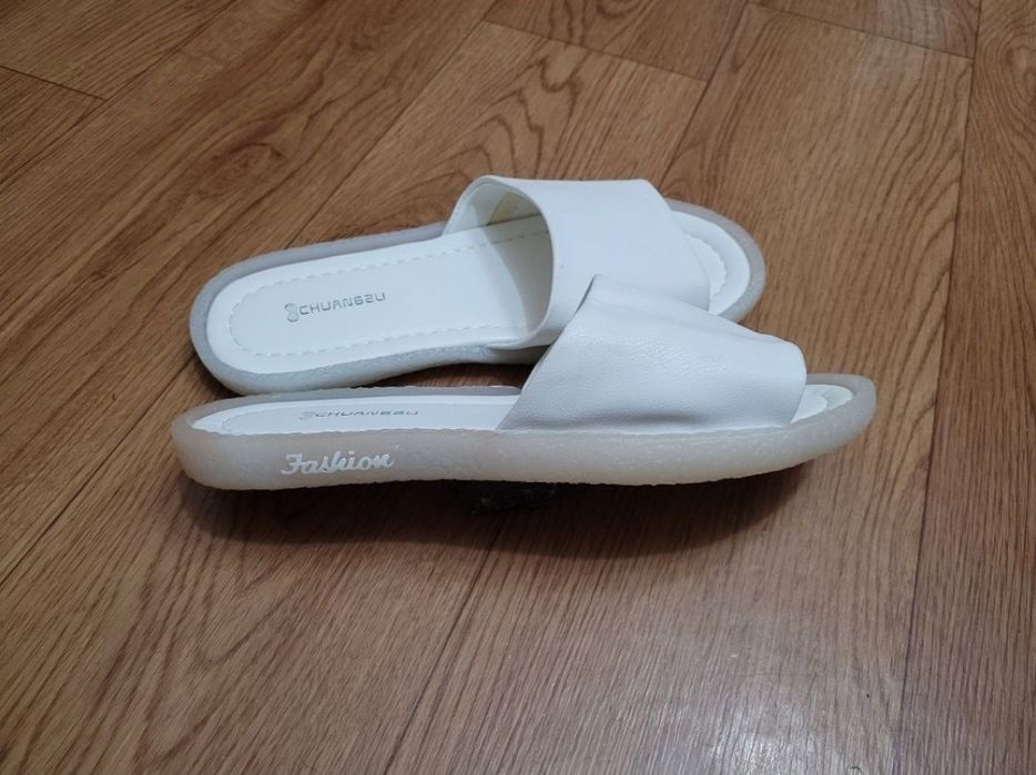 Шлепанцы женские (40размер)