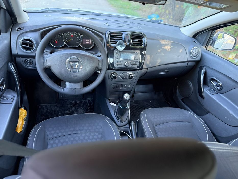 Dacia logan 1.5dci editia de 10 ani clima cu AC nav etc