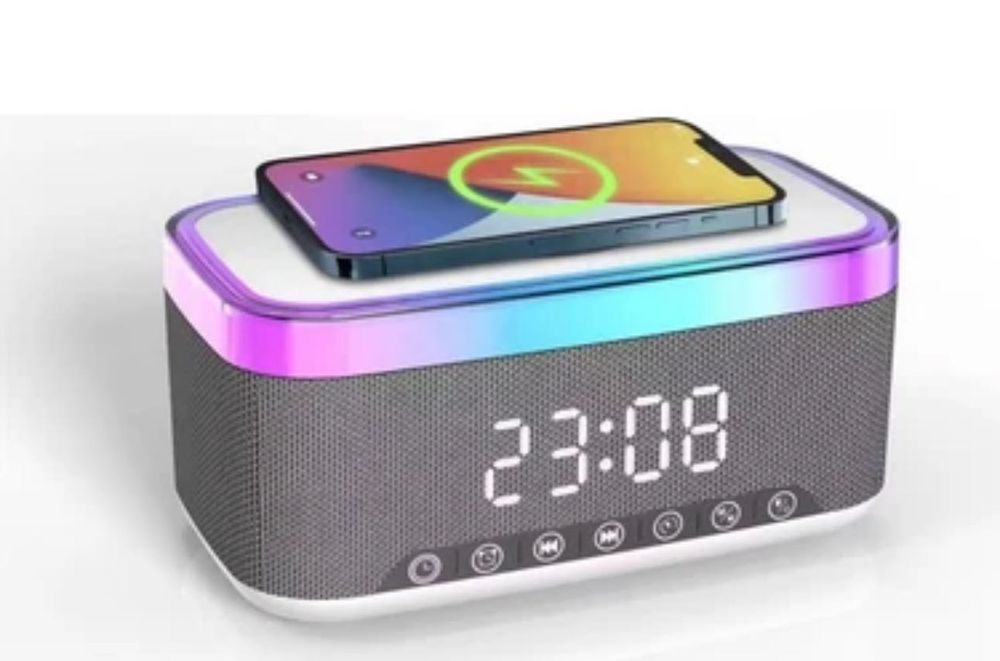 Безжична Bluetooth колонка с функция за зареждане на телефон отгоре, RGB дизайн, аларма и часовник.