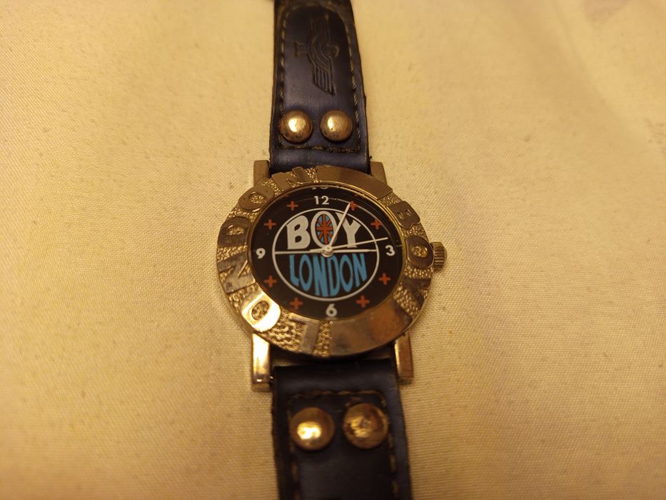 Кварцов часовник Boy London