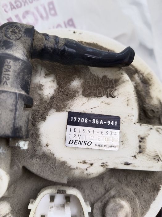 Продавам резервна гума -патерица и Горивна помпа за Хонда Сивик 200