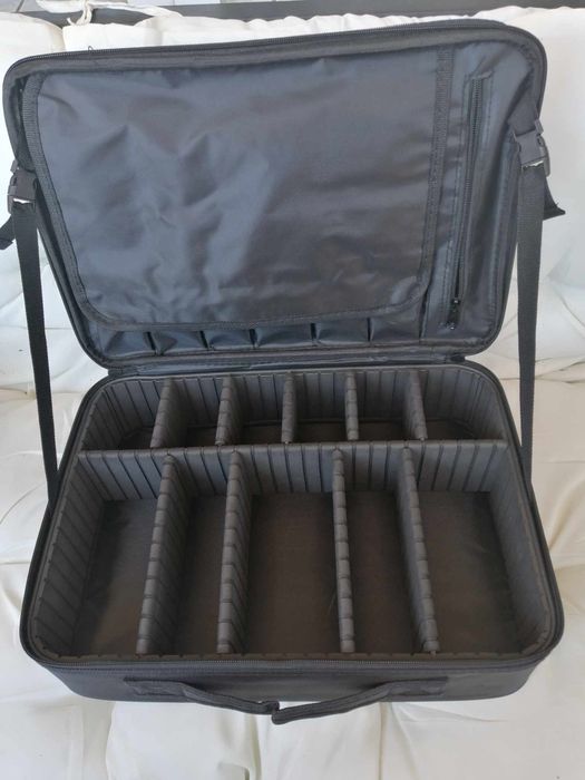 Страхотен стабилен куфар за козметика лакове и грим