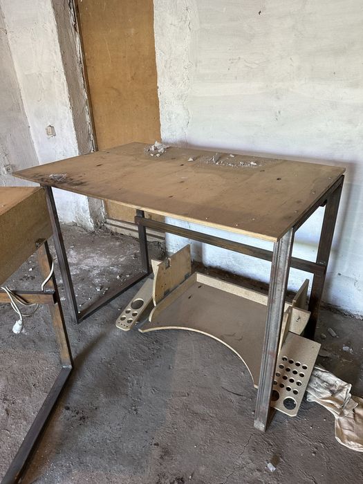 Два рабочих стола (верстака) для мастерской / цеха