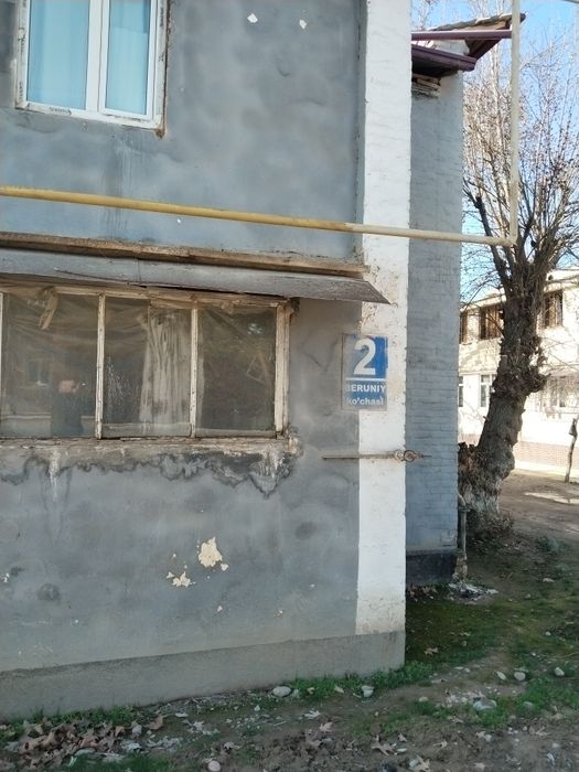 Продам 2-х комнатную. Янгиюль.