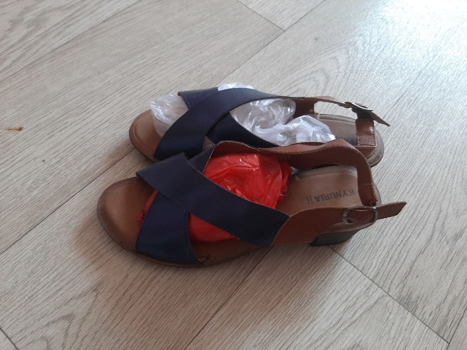 Продаю женский обувь летний