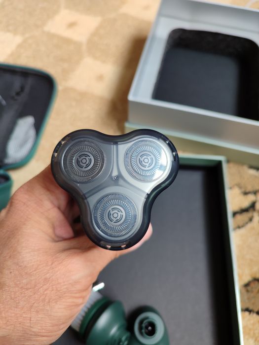 Продам электрическую бритву