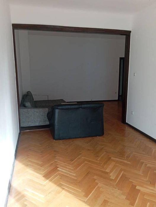 Дава се под наем Тристаен апартамент в София, Център - 100 кв.м за 715 € - Снимка #2