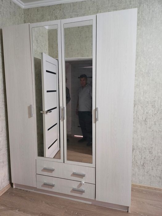Продаётся распашной шкаф