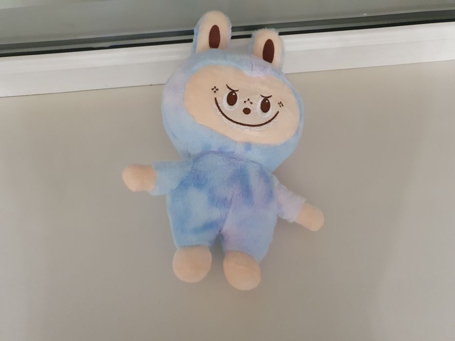 Продам плюшевую игрушку лабубу