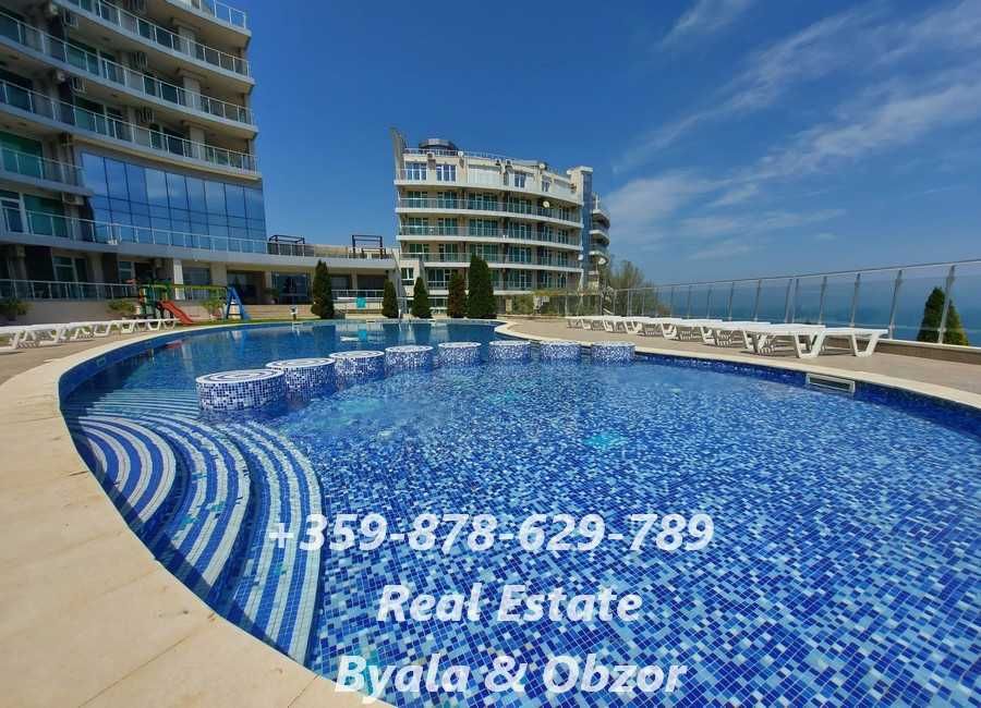 Двустаен апартамент с гледка към града на първа линия в гр.Бяла