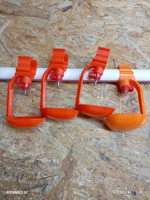 Товук жужалар учун сув идиш