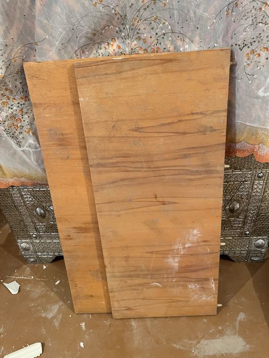 Стол сотилади, жуда мустаҳкам, аввалги сифатли столдан. Харид қилган