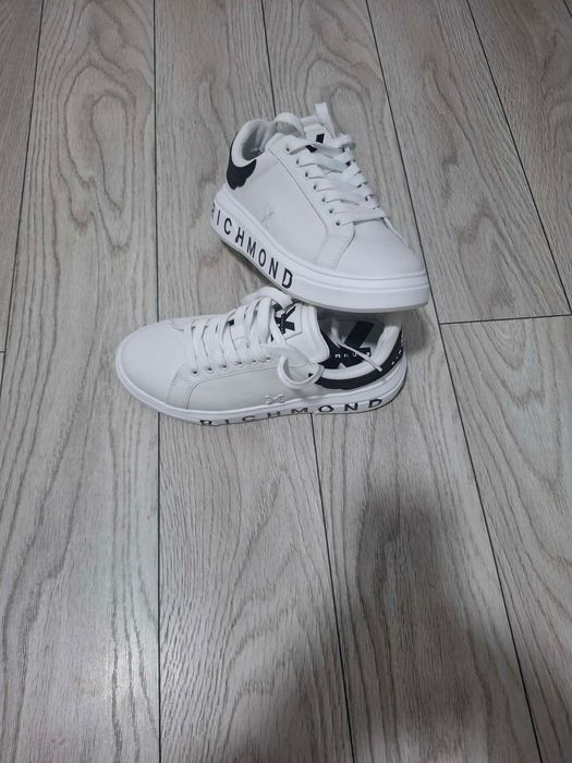 Adidași Richmond