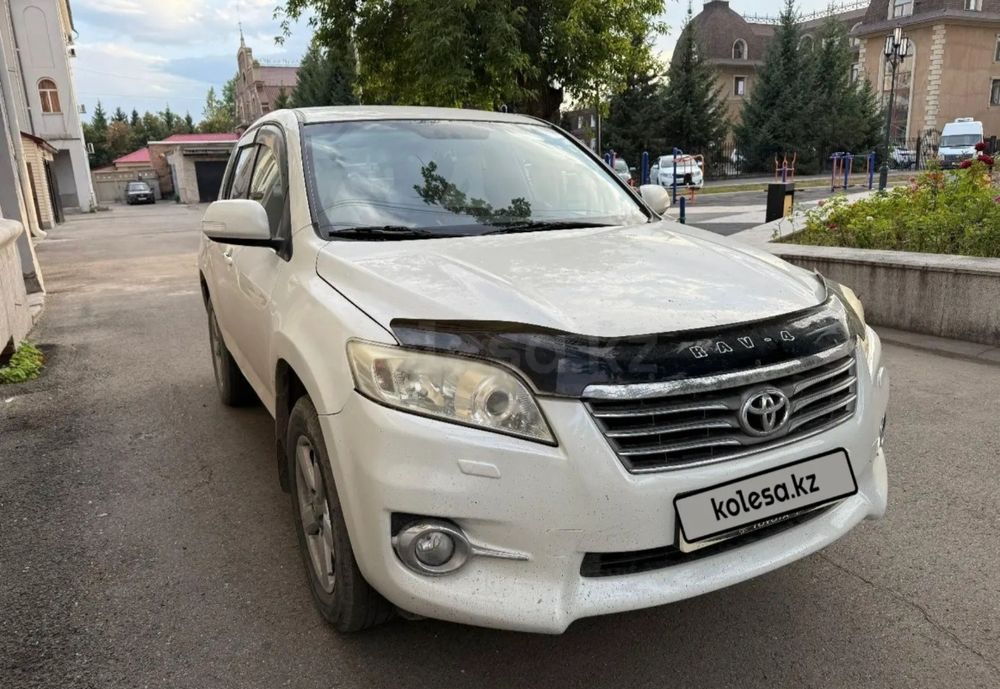 Продам машину Rav4 2012года
