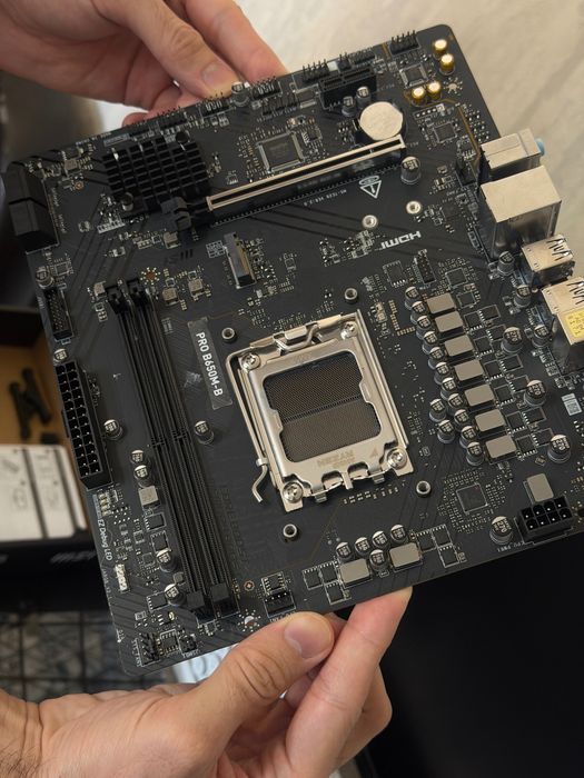 Продам материнскую плату MSI PRO B650M-B