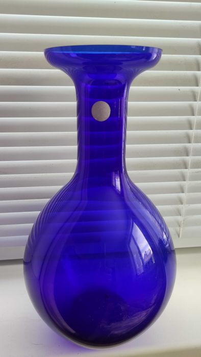 Голяма ваза от ръчно издухано стъкло