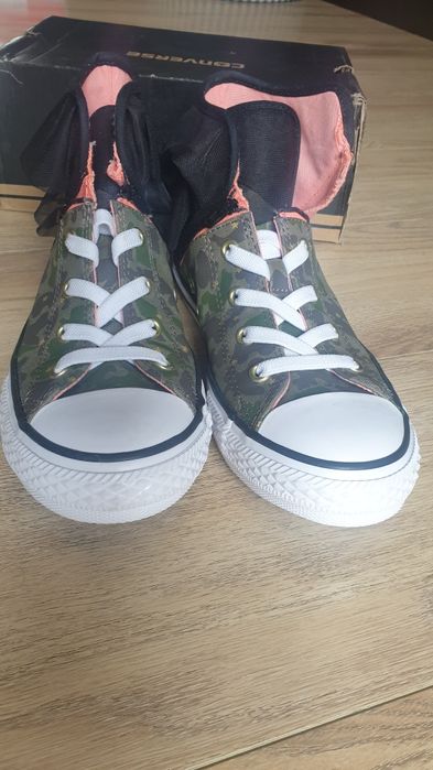 Converse fete. Noi, originali. Mărime 34.