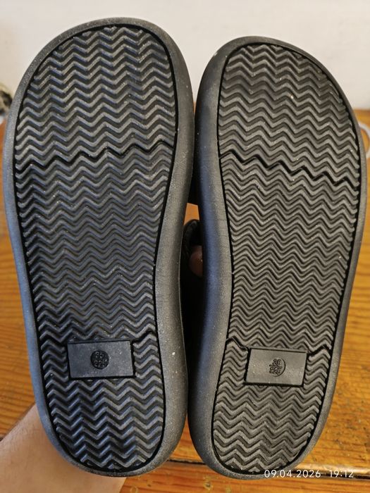 Продам женскую обувь.