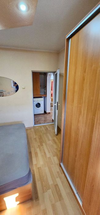 Inchiriez apartament cu doua camere decomandate Micro 21,etaj 2/4,mobilat si utilat