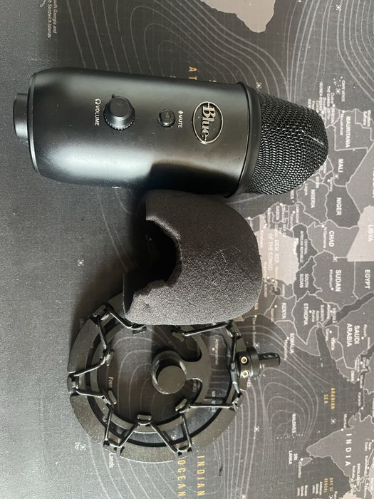 Microfon Logitech Yeti Blue dedicat Streaming