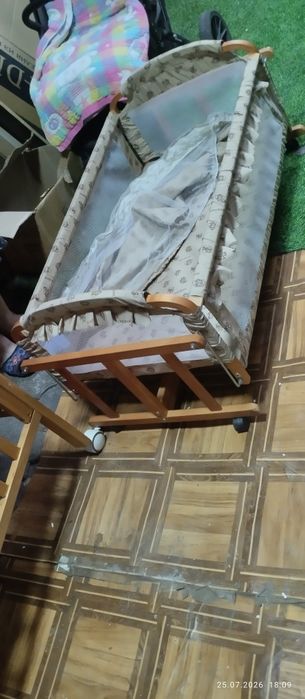 Манеж  в отличном состоянии,дерево