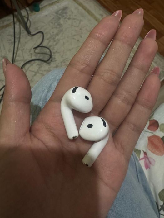AirPods 4 без футляр