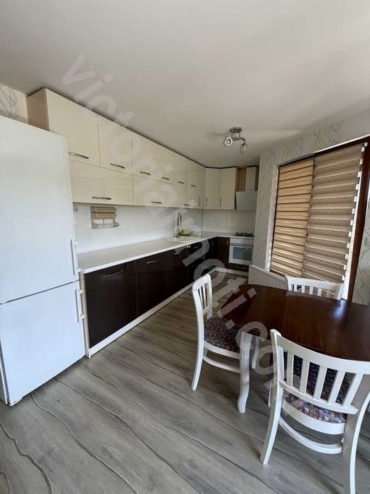 Продава се Тристаен апартамент в Велико Търново, Център - 100 кв.м за 1780 €/кв.м - Снимка #1
