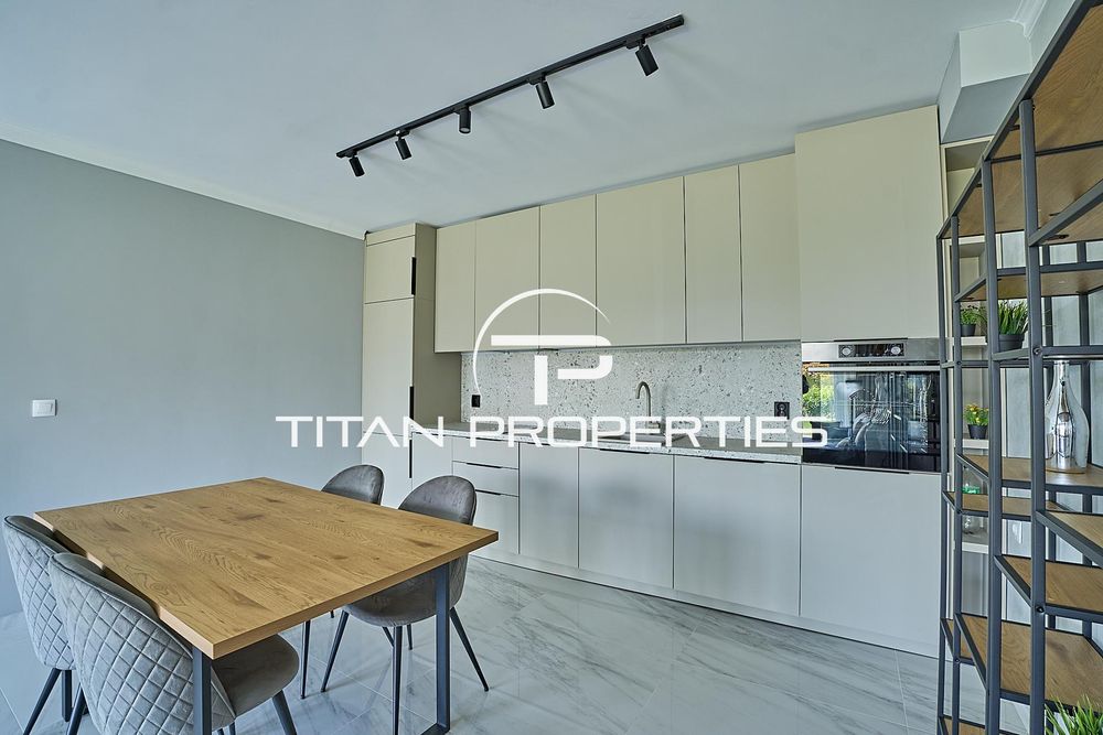 Луксозен двустаен апартамент в жк. Христо Смирненски