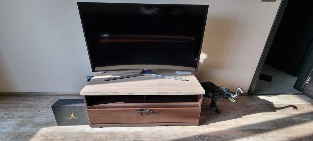 Секция хол с лед осветление