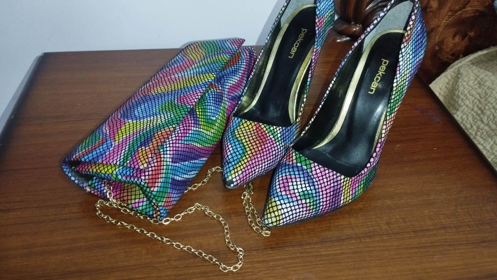 Tufli sumkachasi bilan birga