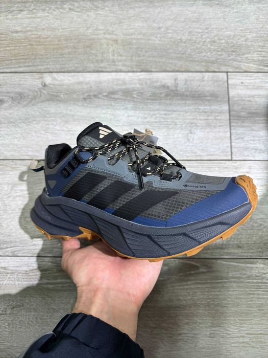 Кроссовки Adidas Terrex Freehiker.