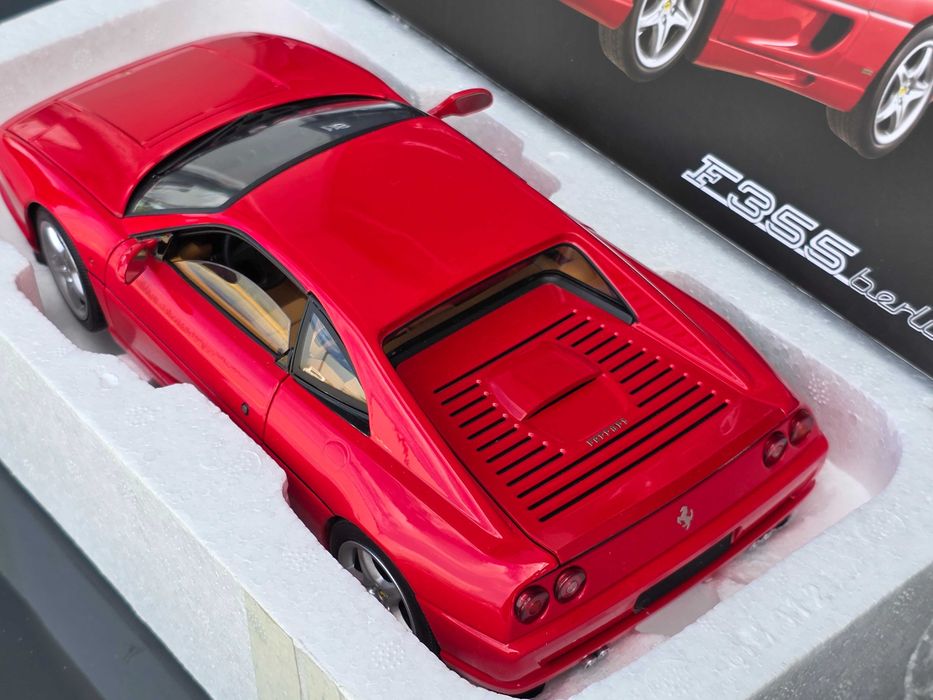 Macheta Auto 1/18 Hotwheels Elite Ferrari F355 Berlinetta
