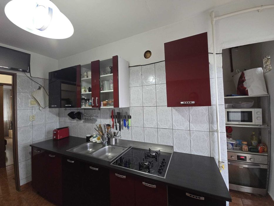 Vând apartament cu 3 camere - zona Astra - Zorilor