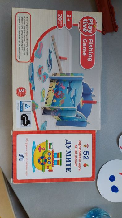 Играчки -дървени кубчета ,часовник, риби, сметало