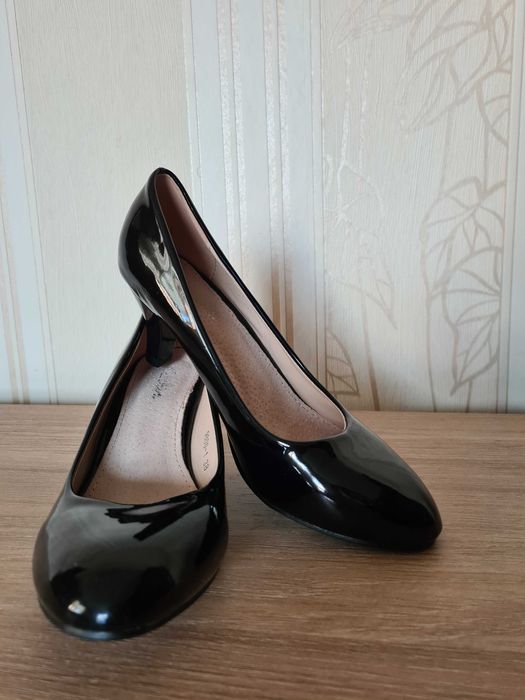 Лачени черни обувки, 38 номер