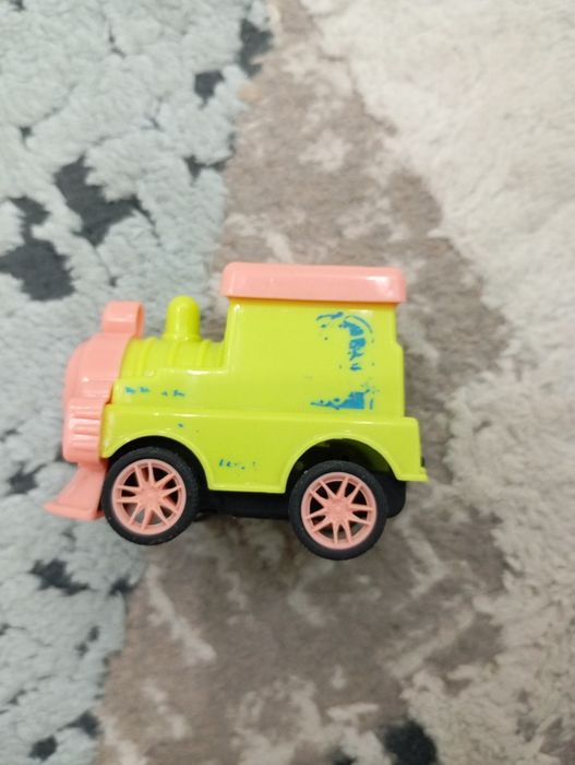 Игрушечная машинка даю даром