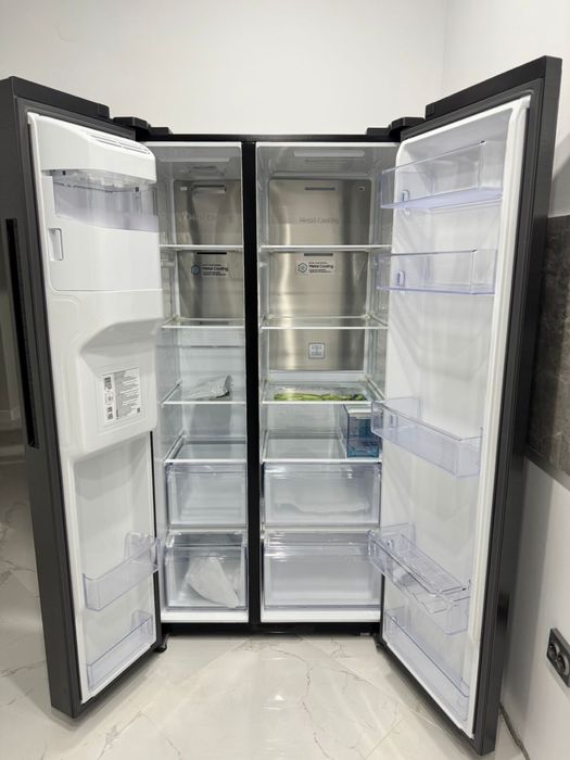 Холодильник с морозильником  Samsung
