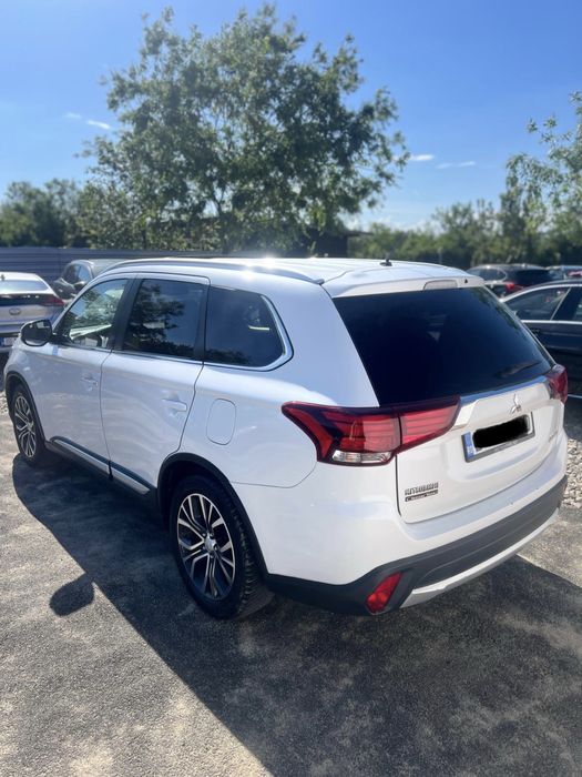 Mitsubishi Outlander 7 locuri, avariat, AVARIATE