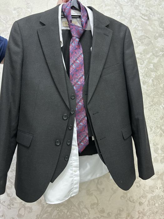 Классические костюмы