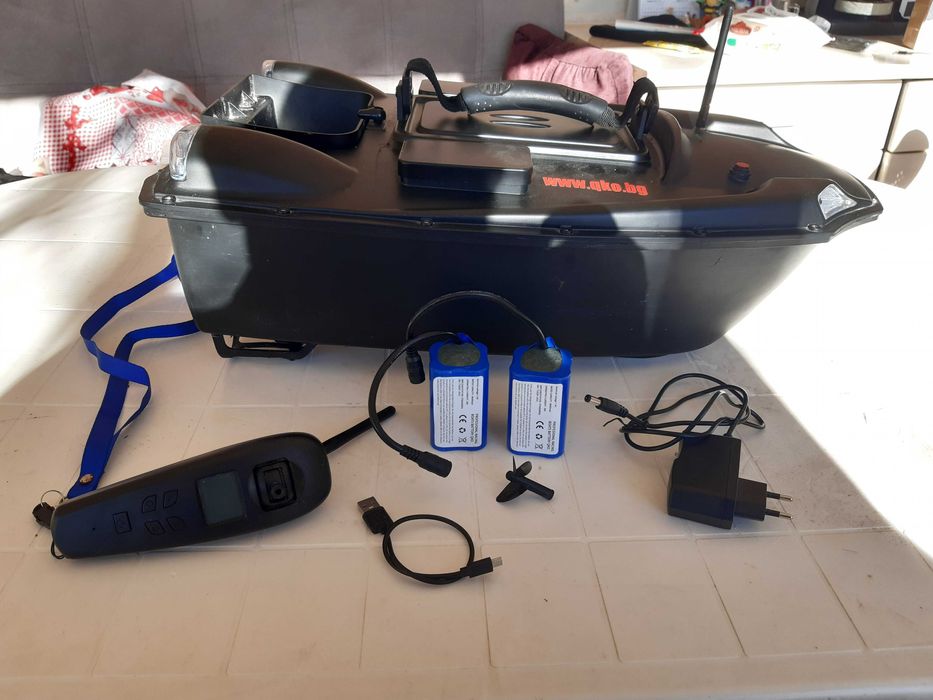 Рибарска лодка за захранка с круиз контрол до 500м. обхват