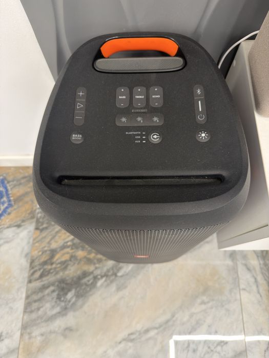 Музыкальная колонка JBL
