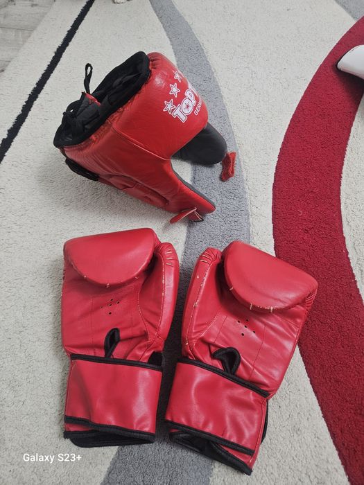 Шлем и боксерские перчатки  6000тг