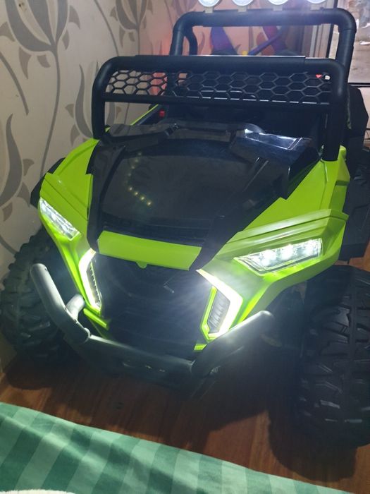 Vand masina electrica 4x4 cu telecomanda